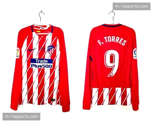 特写:39岁门将西里古在热那亚的告别赛季,更衣室内的领袖。 特写:39岁门将西里古在热那亚的告别赛季,更衣室内的领袖。