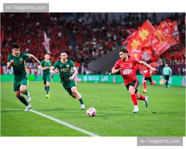 成都蓉城新专业足球场通过验收，将于4月初迎来首场中超赛事